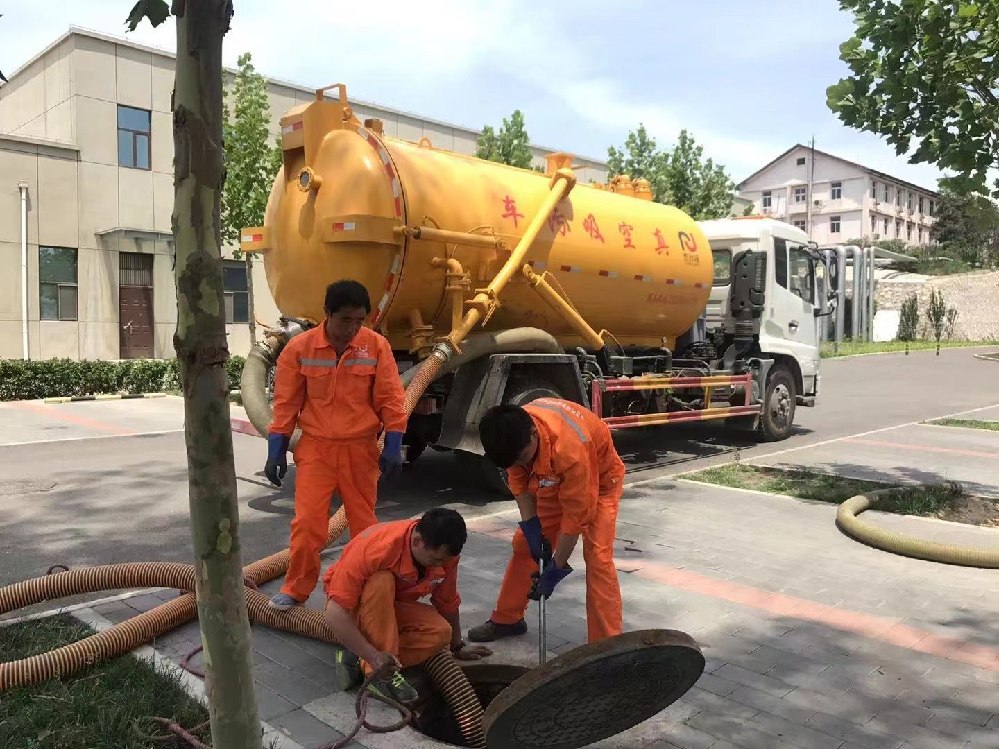 焉耆化粪池清理与5-8吨吸粪车施工效率分析